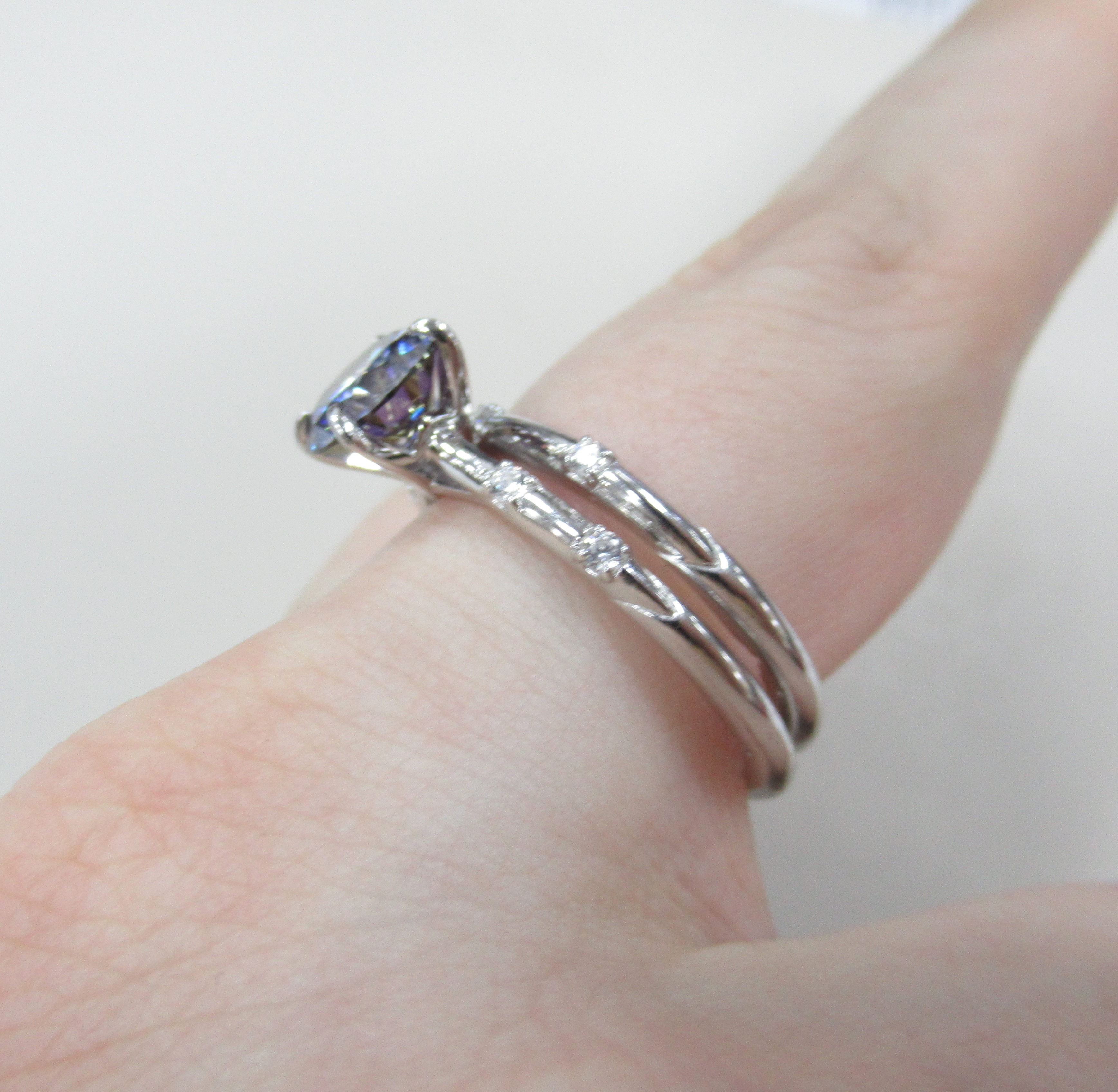 Серебряное кольцо-трансформер с фиолетовым муассанитом 2 в 1